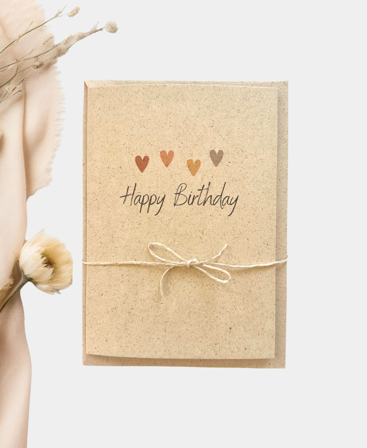 Klappkarte aus Graspapier Happy Birthday mit Herzen in Beige