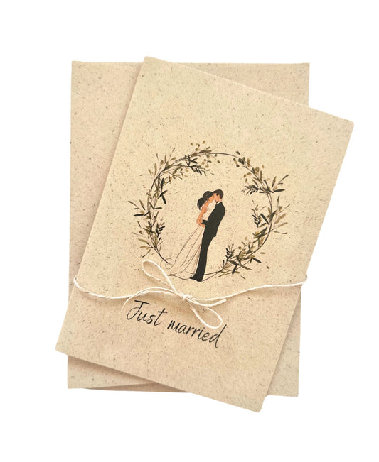 Hochzeitskarte „Just Married“ aus Graspapier mit Aquarell-Brautpaar