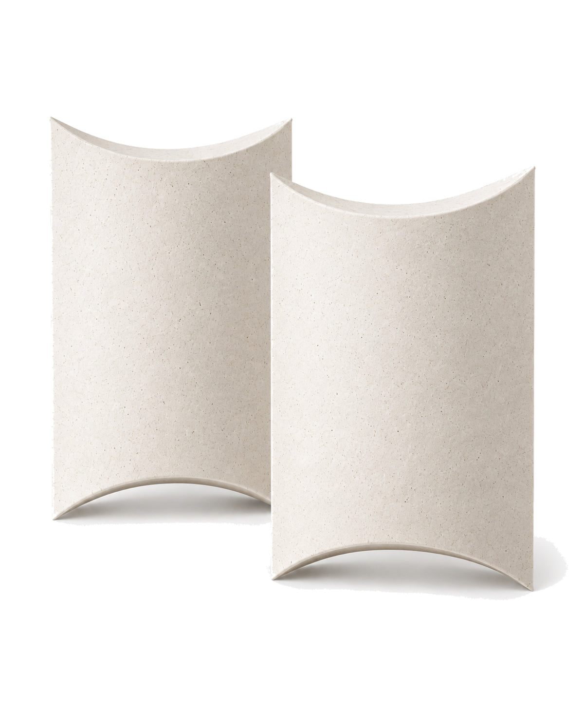 2er-Set blanko Pillowboxen aus Graspapier auf weißem Hintergrund